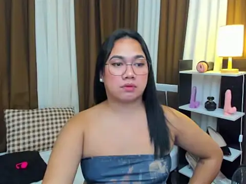 TsUncutKaren webcam
