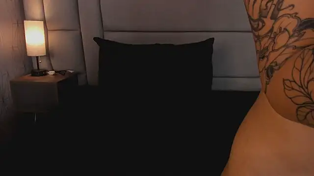 Mia-Medina webcam