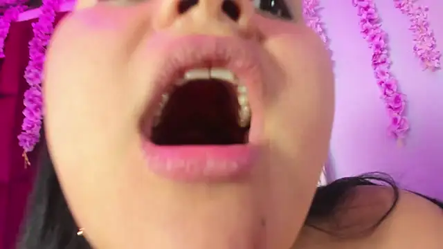 Lilith_DeepThroat webcam