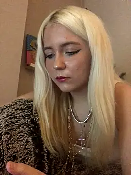 Blondie_Sofia_Essexbabe