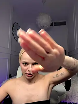 miss_blondiee webcam