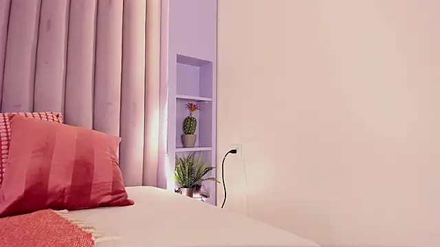 RiriiBrunette__ webcam