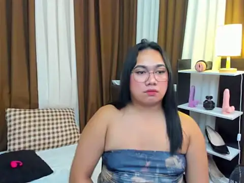 TsUncutKaren webcam
