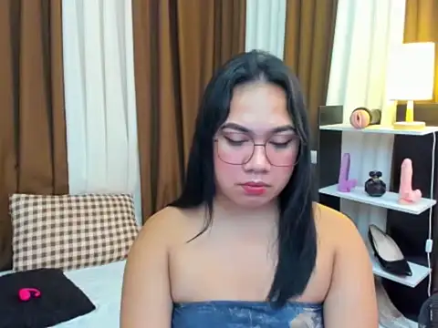 TsUncutKaren webcam