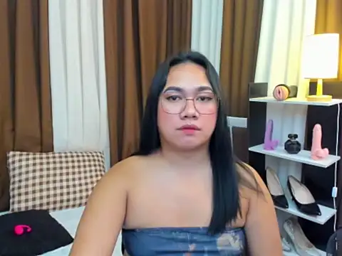 TsUncutKaren webcam