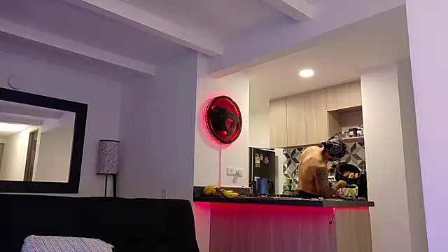 tony_muscle webcam