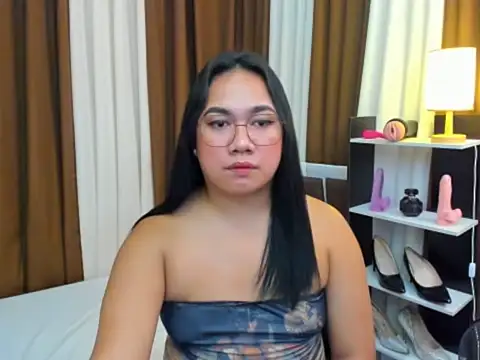 TsUncutKaren webcam