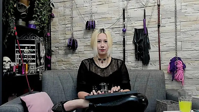 CruelMistress webcam