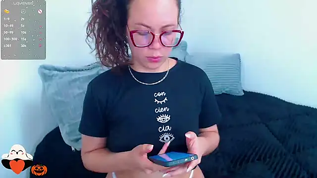 SharonR1 webcam