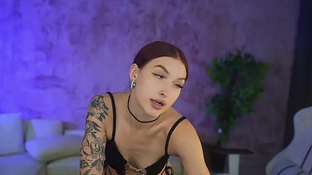 Magnetic_Mia_ Live Webcam on Stripchat