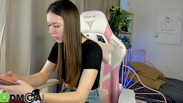 Nicole_Charm webcam