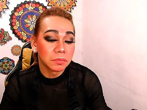 xxMistressWildKimxx webcam