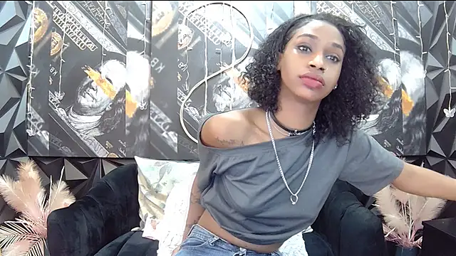 Lilmisbaddyxxx webcam