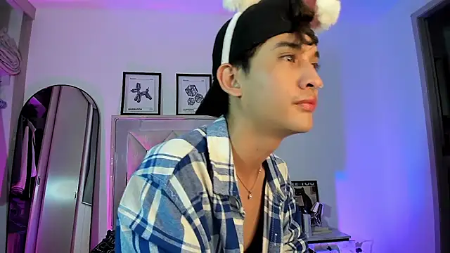 Adriien19 webcam