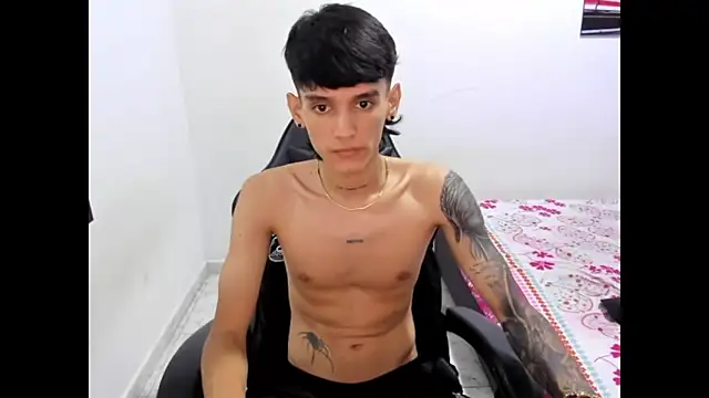 Stiwar_cute live cam screenshot male from Colombia on WhoSpy.me — Watch Live Cams Now