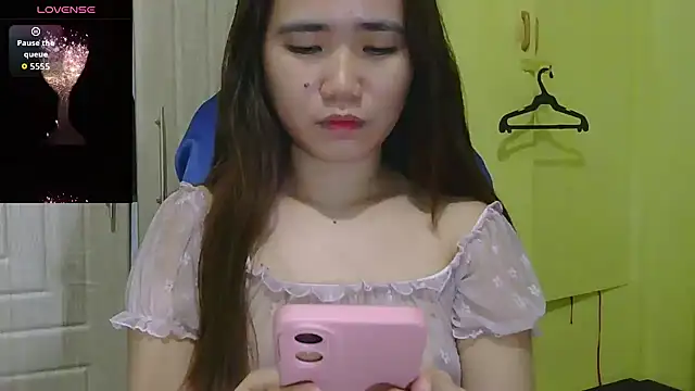 HornyAsian4uxx webcam