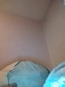 YoungToothlessHead webcam
