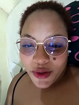 NickiiiNova webcam