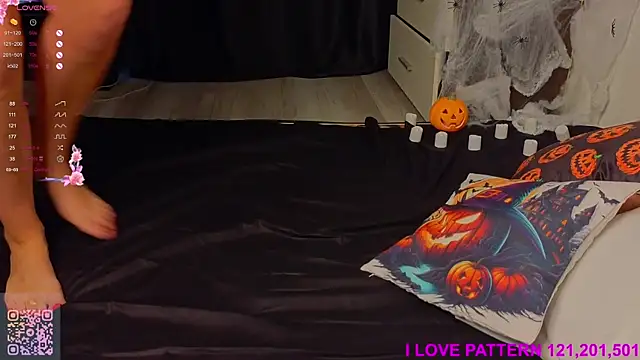 Hollara_Bangg webcam