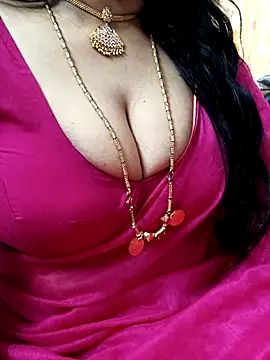 Elakkiya32 webcam