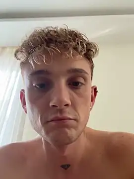 Turkishleo webcam