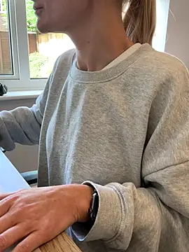 Phoebe_Lily