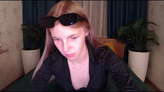 HitGyrl webcam