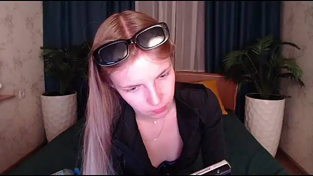 HitGyrl webcam