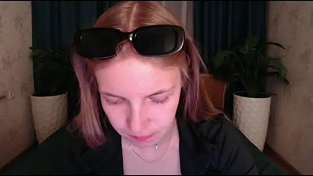 HitGyrl webcam