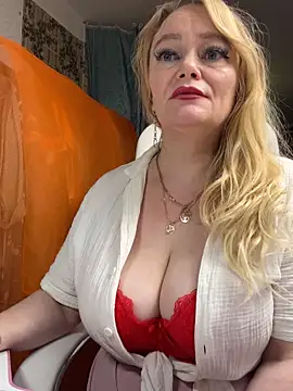 Sweet-blonde webcam