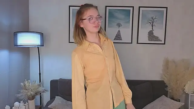 LinhFerrales webcam