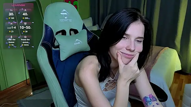 Mell_Hyees webcam