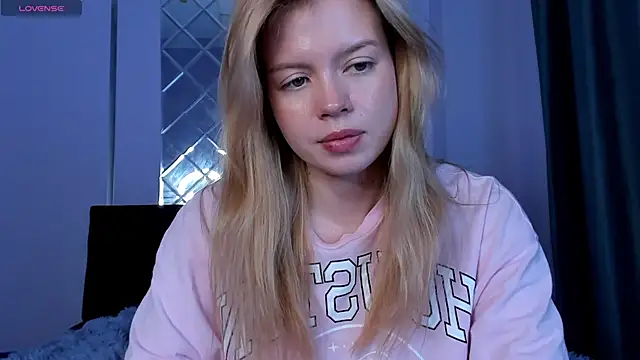 AlisaGoldie webcam