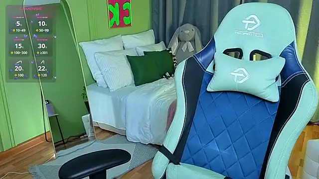 Mell_Hyees webcam
