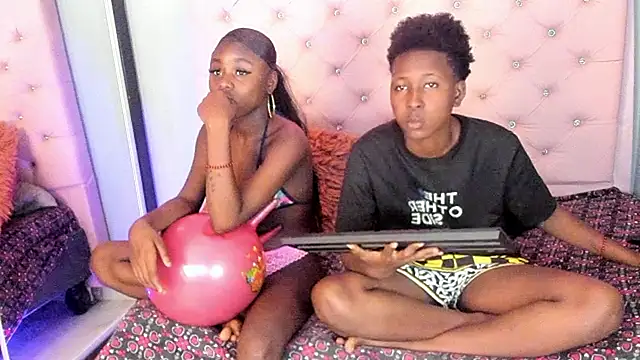 NalaAndSuri webcam