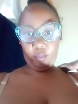 NippleMilkXx webcam
