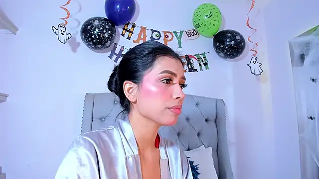 tianareedd - TianaReedd's free webcam - UK Sex Cams