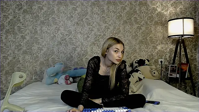 Ella_Milla webcam