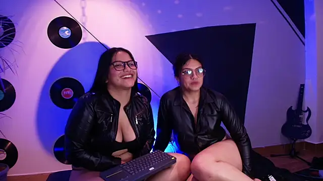 Lilith_and_Khloe webcam
