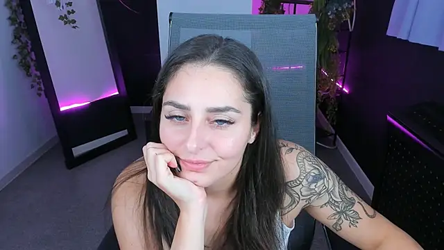 ValeriiMills webcam
