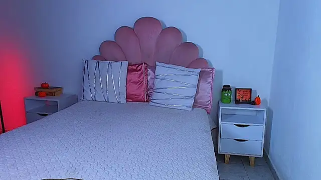 MiaColucci18 webcam