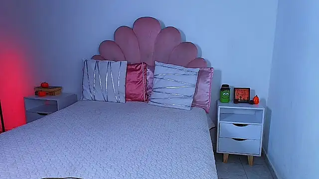 MiaColucci18 webcam
