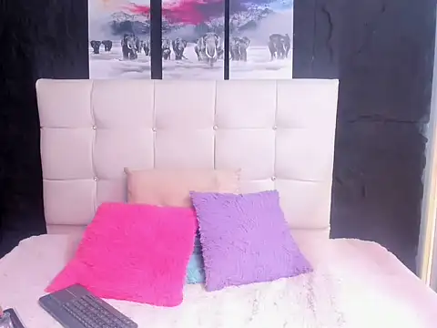 Carrie_hall webcam