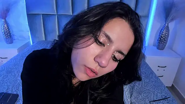 HollyPeach webcam