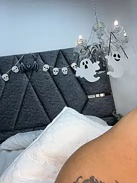 PilarJones_ webcam