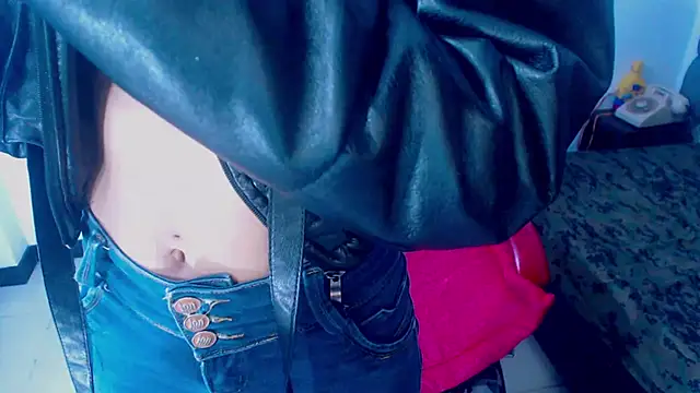 XxxReinaSexyBodyxxX777 webcam
