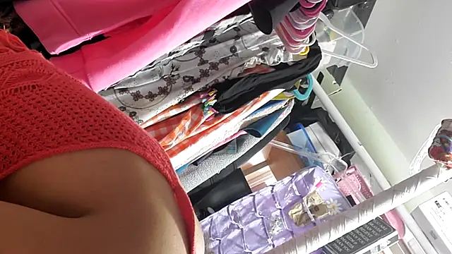 gurlnips webcam