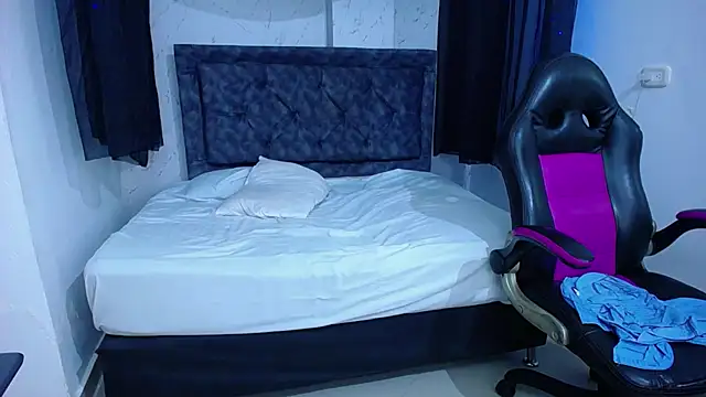 mia__thomson_ webcam