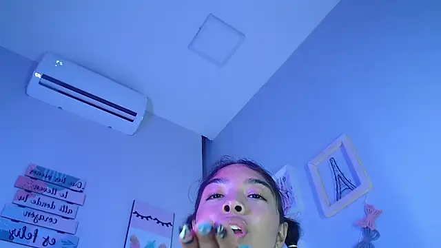 pocahontamoon webcam