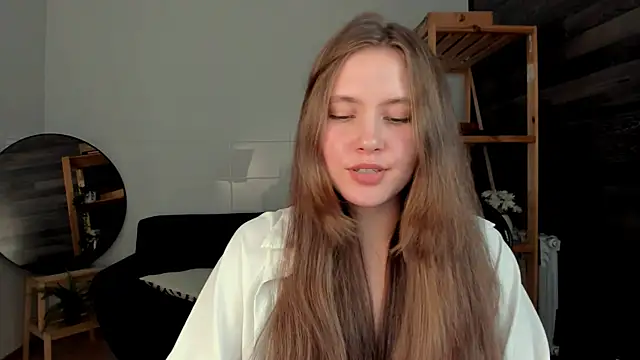 MaryannSoftt webcam